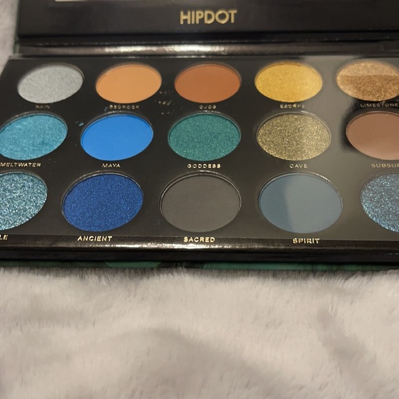 HipDot eyeshadow pallet - Picture 3 of 6
